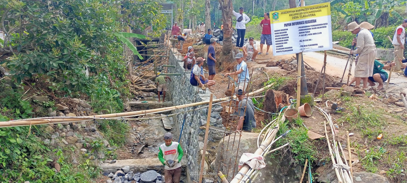 Pembangunan Talud Pengaman Jalan Dukuh Tlaga
